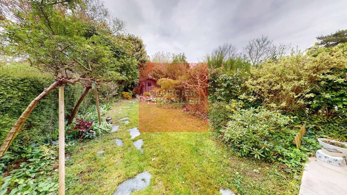 Maison à LE MESNIL-SAINT-DENIS