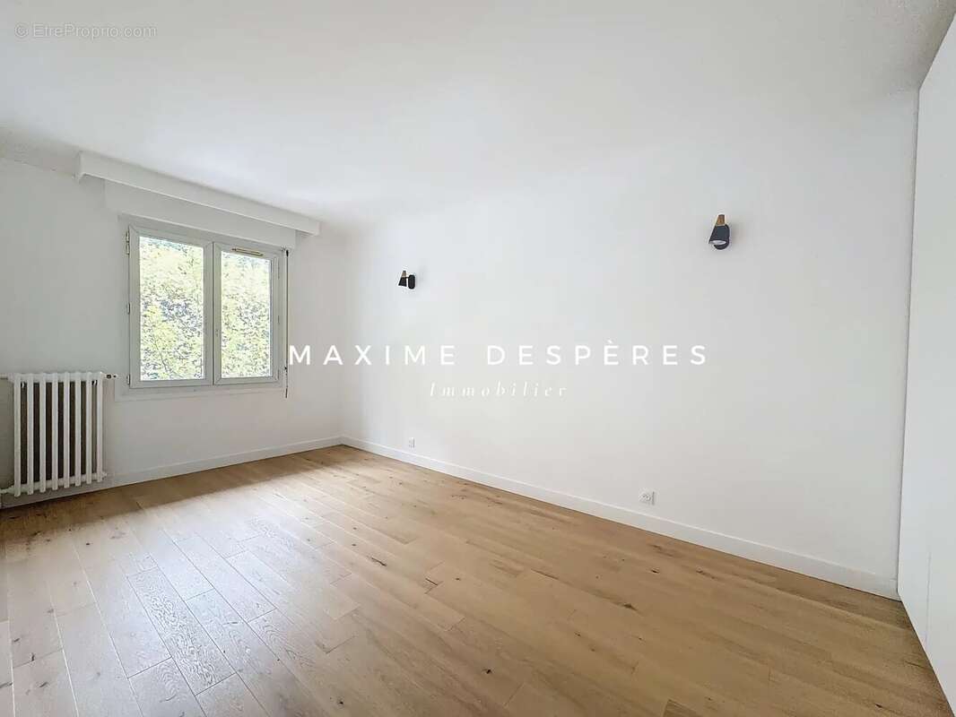 Appartement à COURBEVOIE