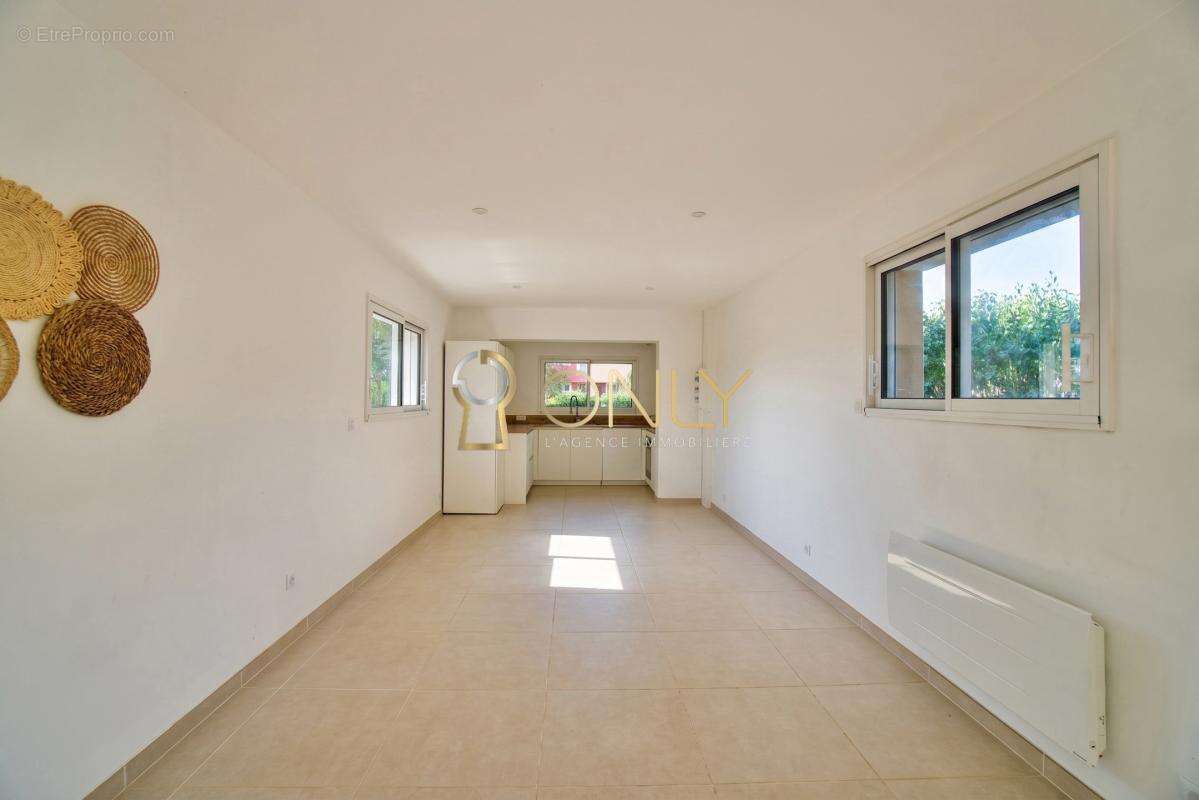 Reyrieux - Maison individuelle - 1110m² de terrain - 2 chambres - photo 8