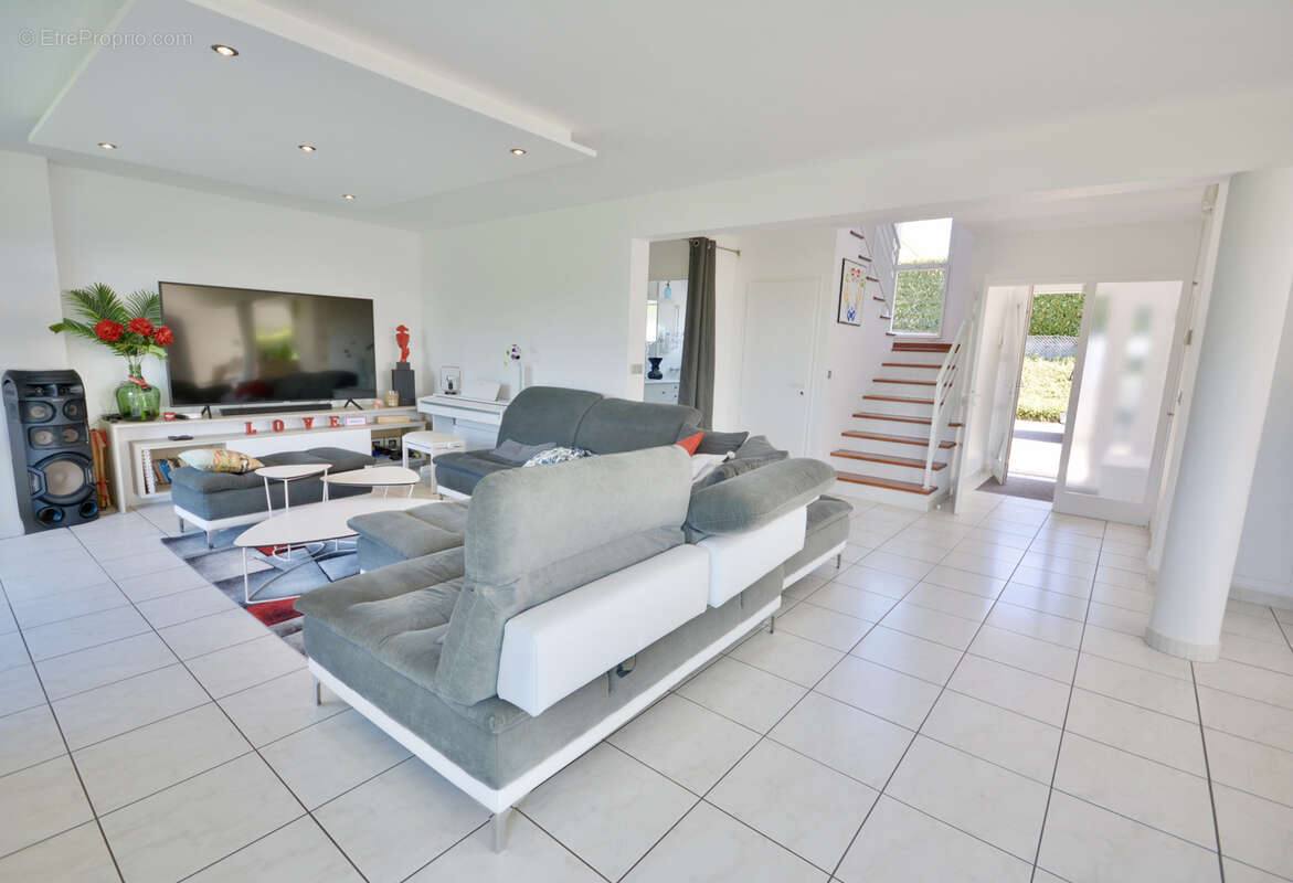 Maison à VILLY-LE-PELLOUX