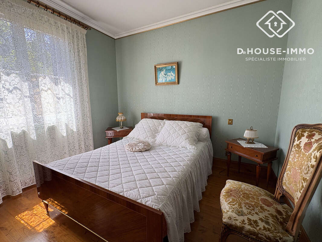 Maison 145 m² à Saint-Martial-De-Valette  - photo 9