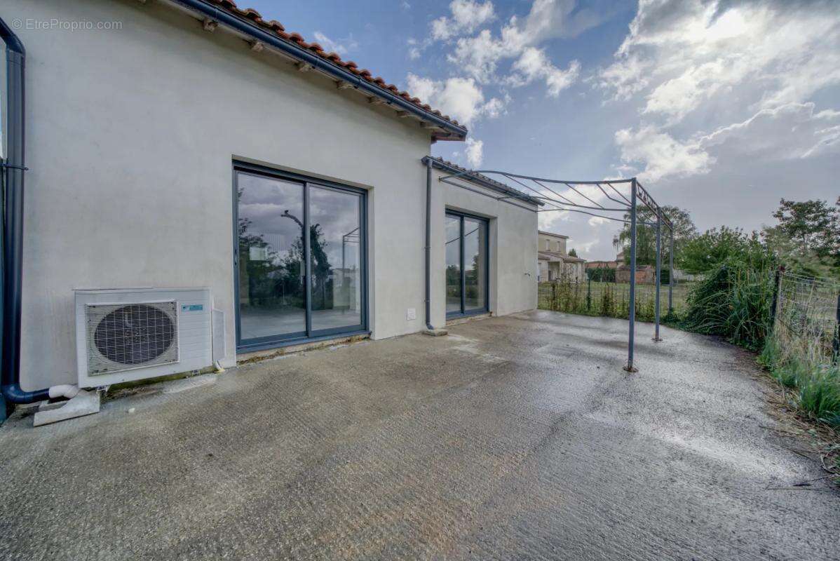 Maison à TONNAY-CHARENTE