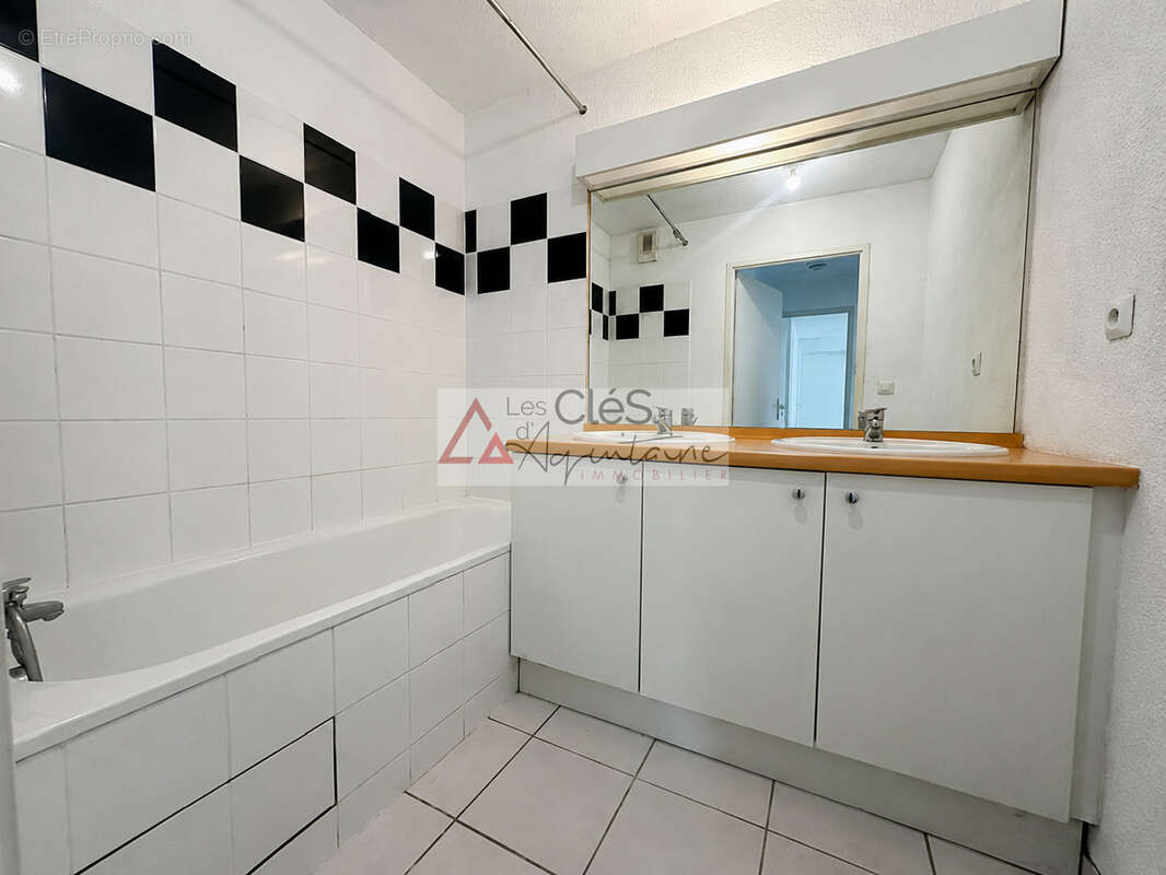 Appartement à SAINT-MACAIRE