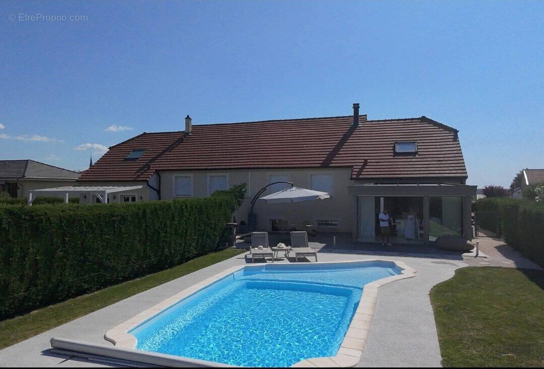 Maison à SERVIGNY-LES-SAINTE-BARBE