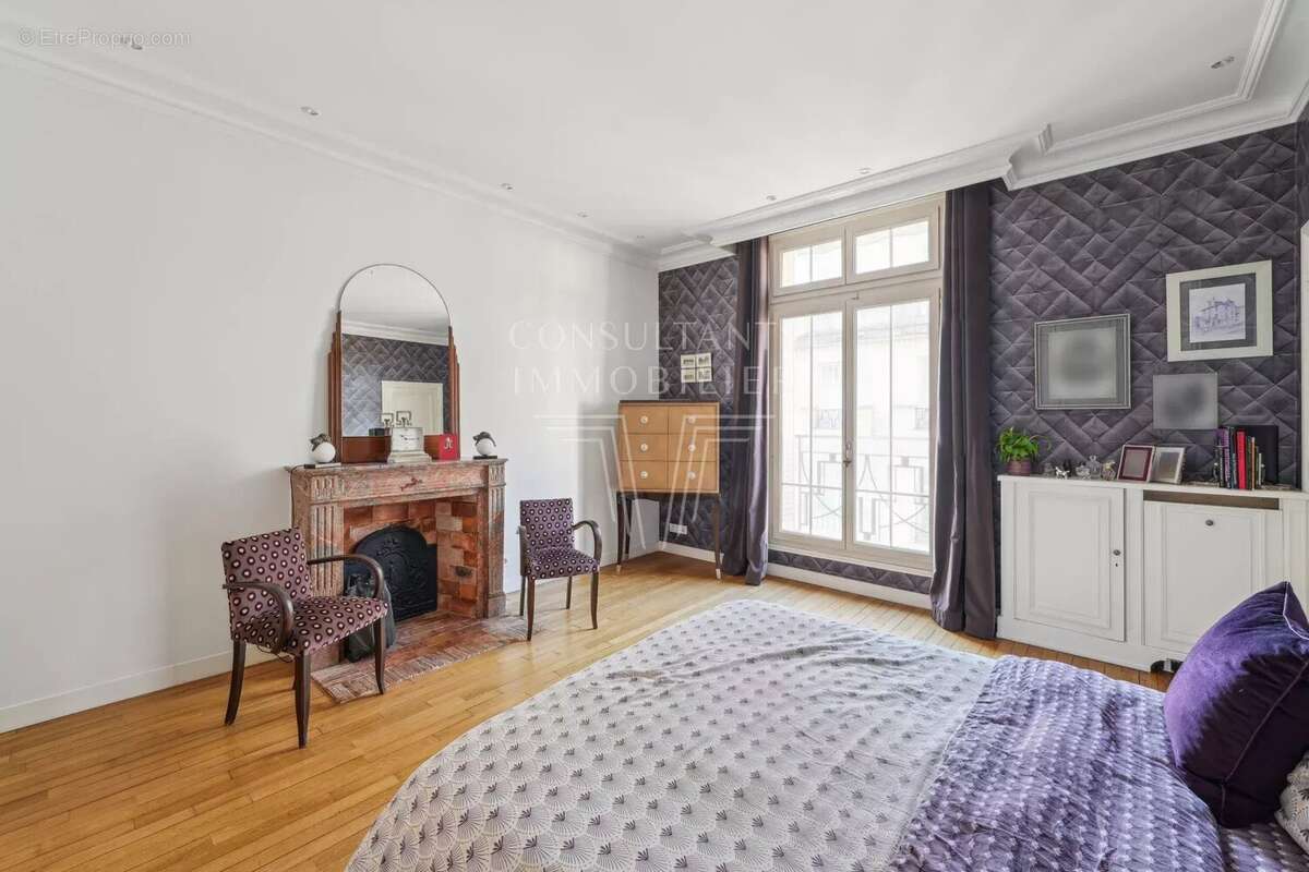 Appartement à NEUILLY-SUR-SEINE