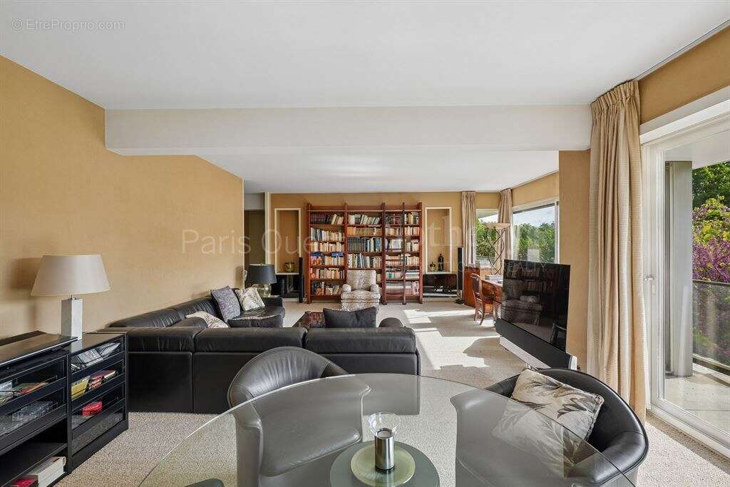 Appartement à NEUILLY-SUR-SEINE