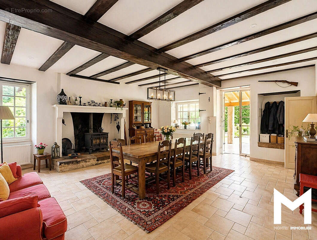 Maison à BUSSAC