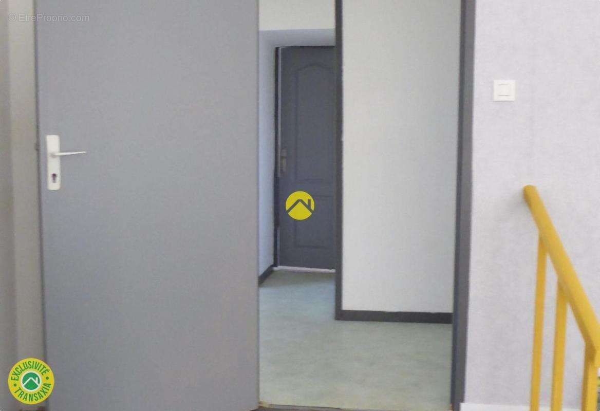 Maison à AZAY-LE-FERRON