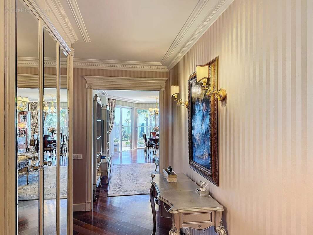 Appartement à VALLAURIS