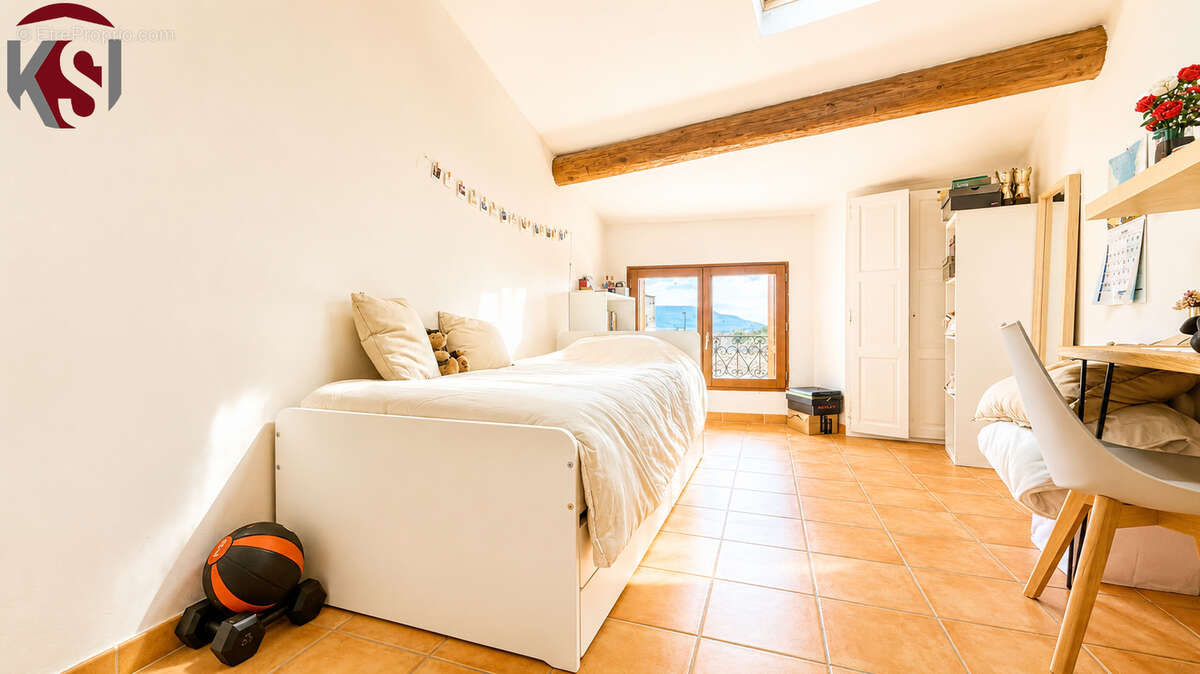 Maison à SEILLONS-SOURCE-D'ARGENS