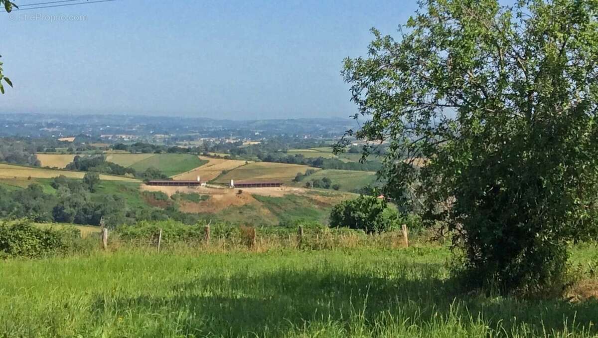 Maison à LOHITZUN-OYHERCQ