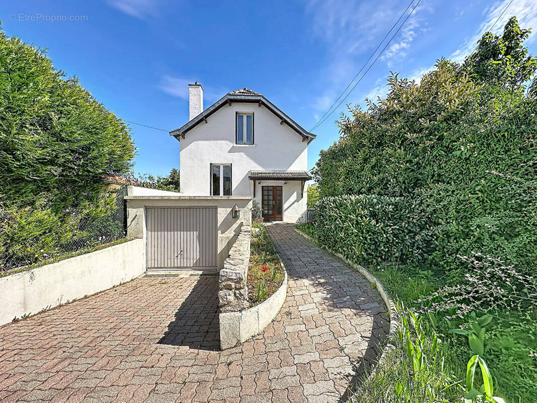 Maison à CHENOVE