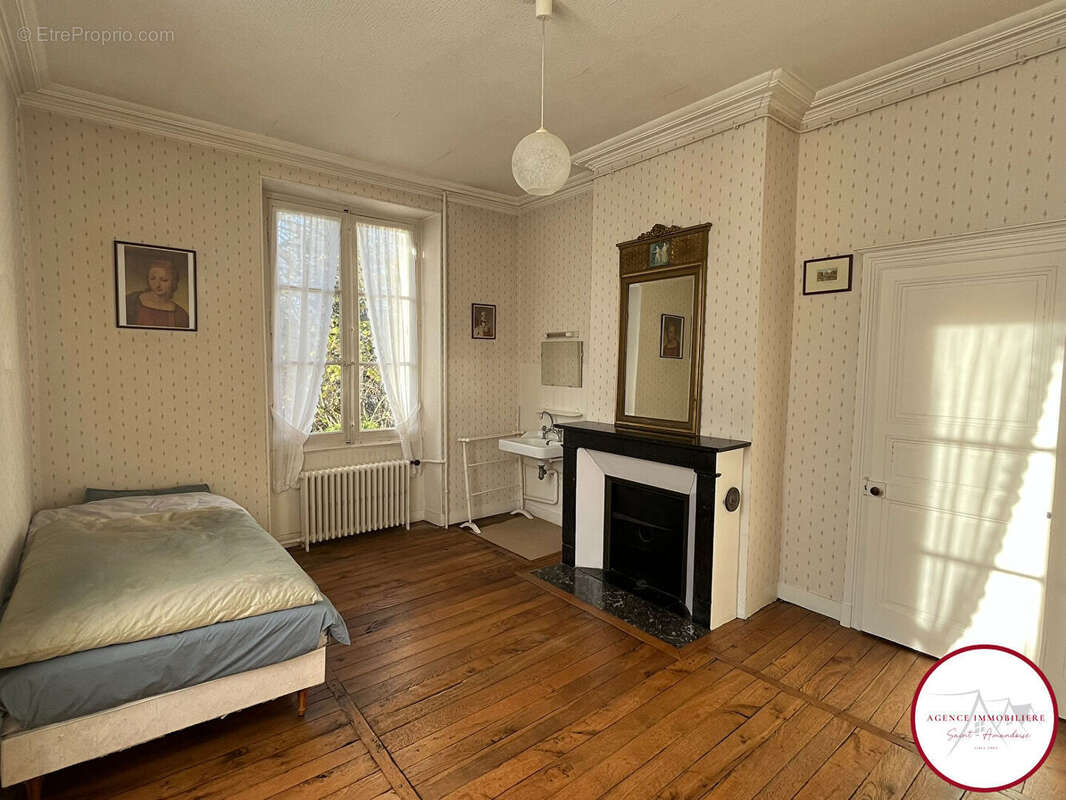 Maison à SAINT-AMAND-MONTROND