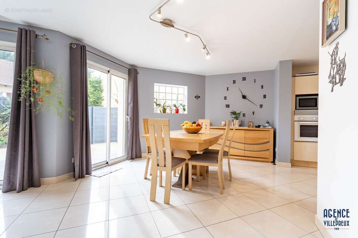 Maison à LES CLAYES-SOUS-BOIS