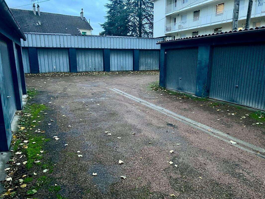 Parking à FOURCHAMBAULT