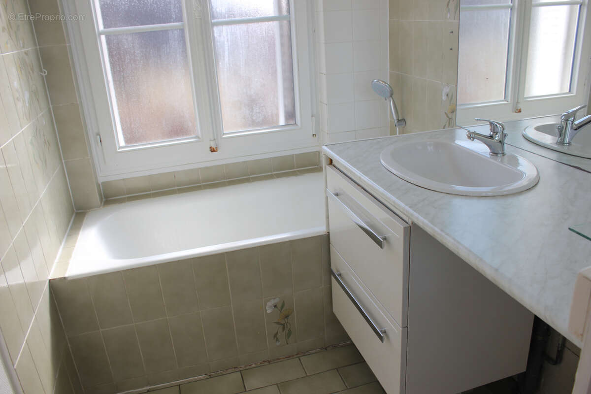 Maison 132 m² à Benais  - photo 10