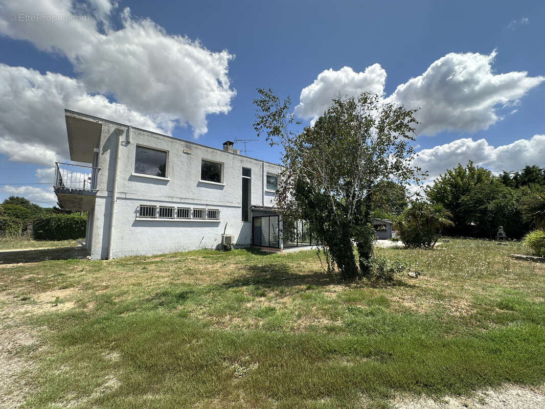 Roquefort rive gauche - maison familiale avec piscine et terrain - photo 8