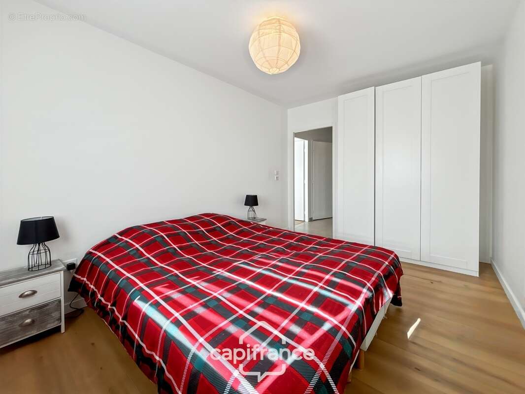 LA ROCHELLE, quartier Saint-Maurice. Appartement 3 pièces avec loggia et parking - photo 7