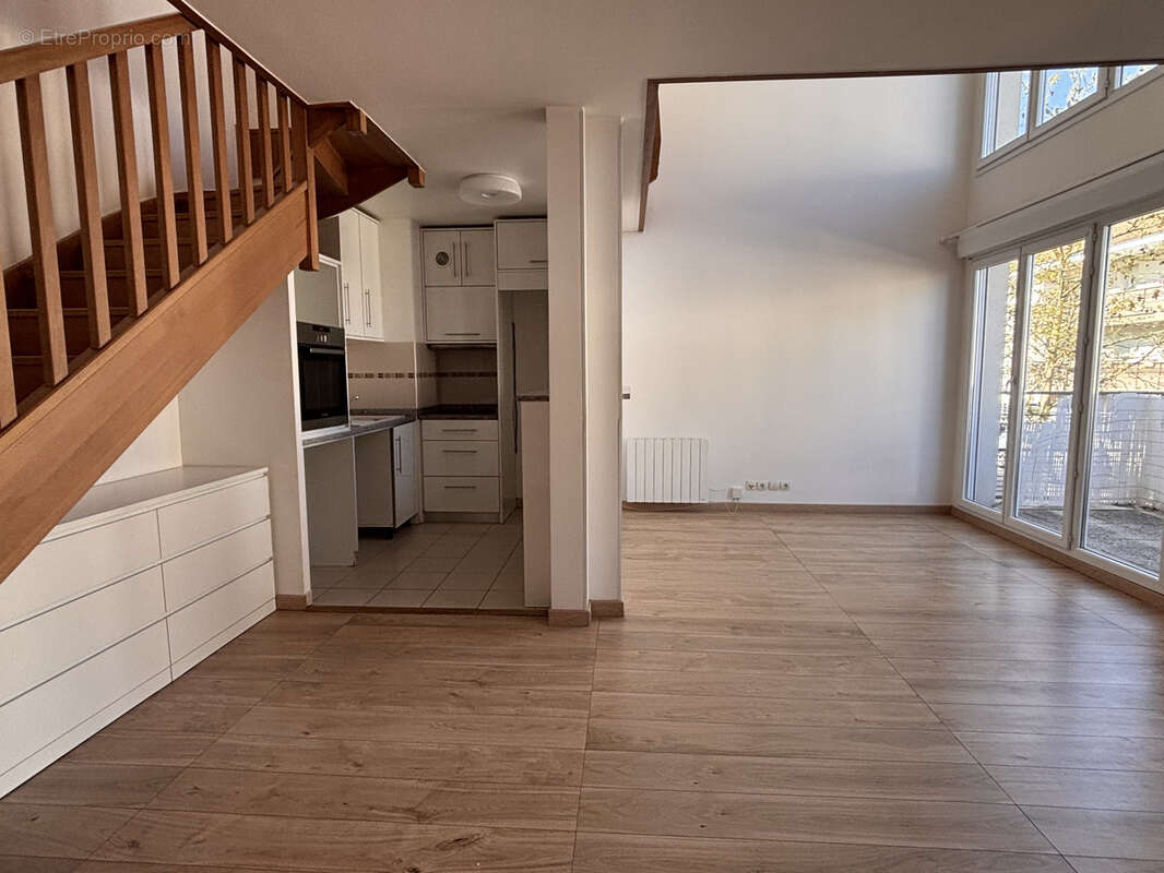 Appartement à EZANVILLE