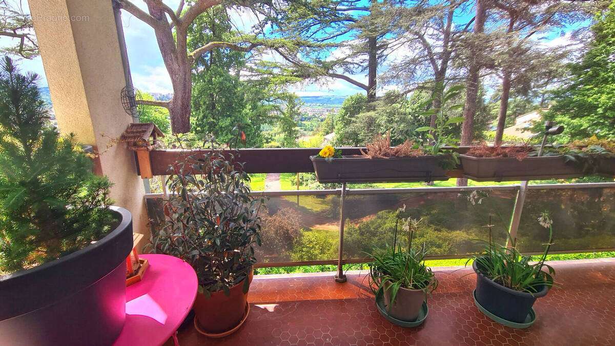 Appartement à SAINT-PRIEST-EN-JAREZ