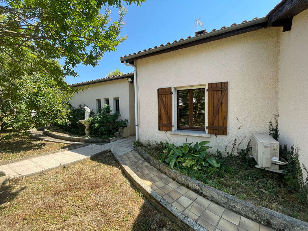 Maison de plain-pied + jardin à Dausse - photo 12