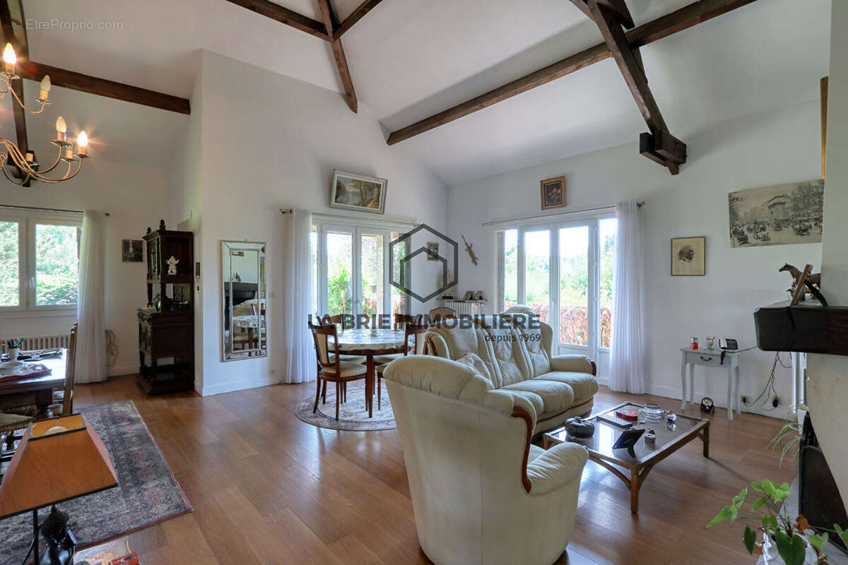 Maison à VILLECRESNES