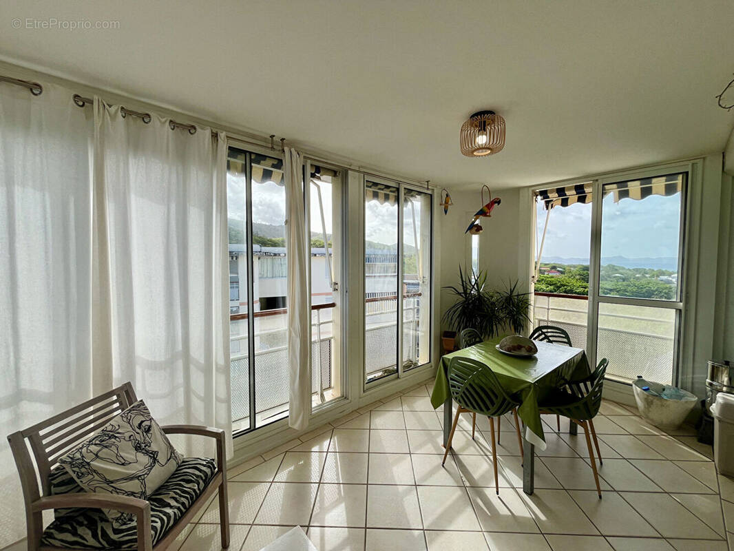 Appartement à SAINTE-LUCE