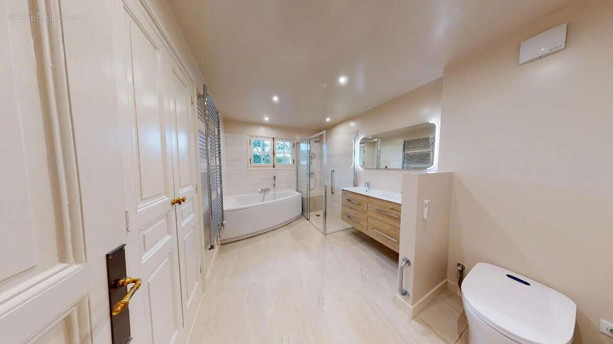 Maison à SAINT-NOM-LA-BRETECHE