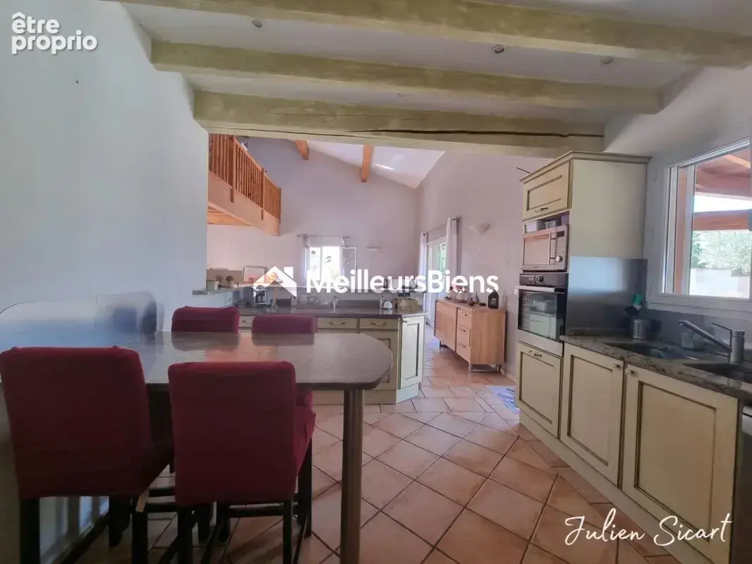 Maison familiale de 161 m² avec grand garage, jardin et piscine - photo 12