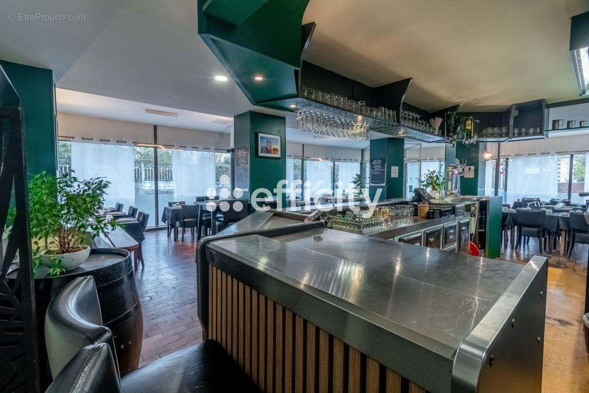 Commerce à VILLENEUVE-LE-ROI