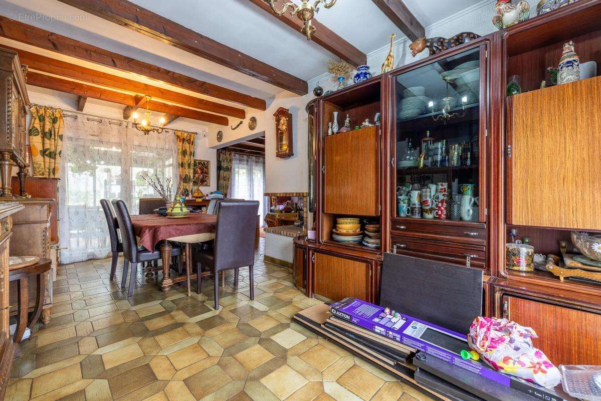 Maison à SAVIGNY-LE-TEMPLE