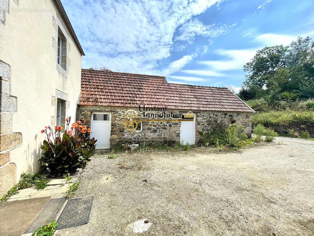 Maison à PLOUEGAT-GUERAND