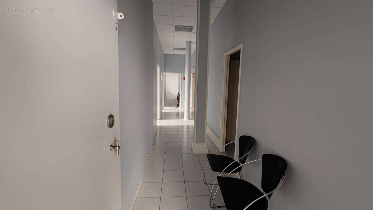 Locaux commerciaux / Bureaux - Provins - photo 4
