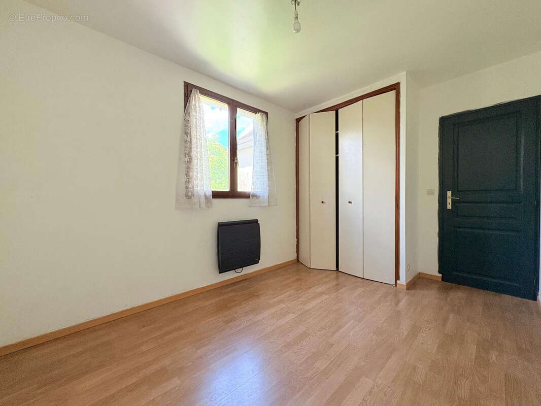 Appartement à BRUYERES-LE-CHATEL