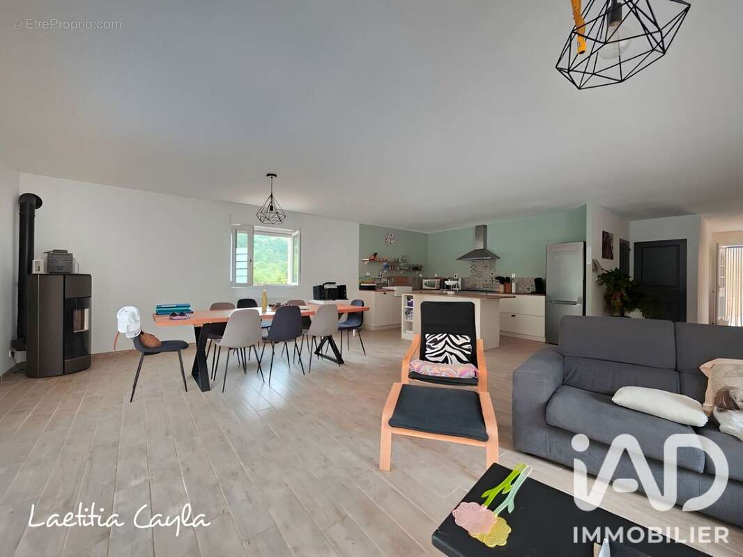 Maison 127 m² à Saint-Pierre-De-La-Fage  - photo 2