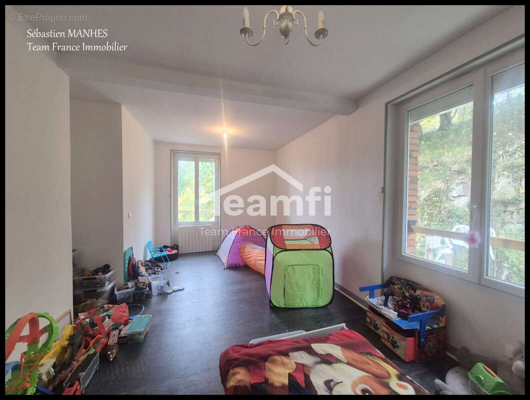 Maison à LA MONNERIE-LE-MONTEL