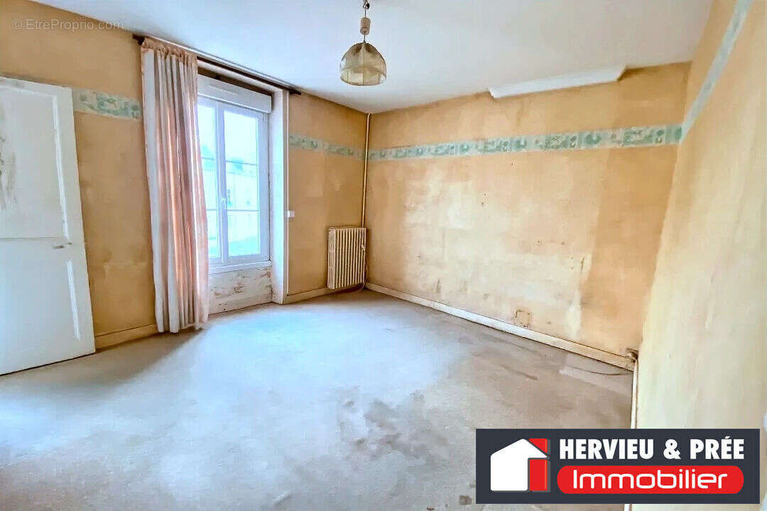 Maison ancienne - travaux a prévoir -avec dépendances - Luc-sur-Mer -- 626 m² de terrain - photo 9