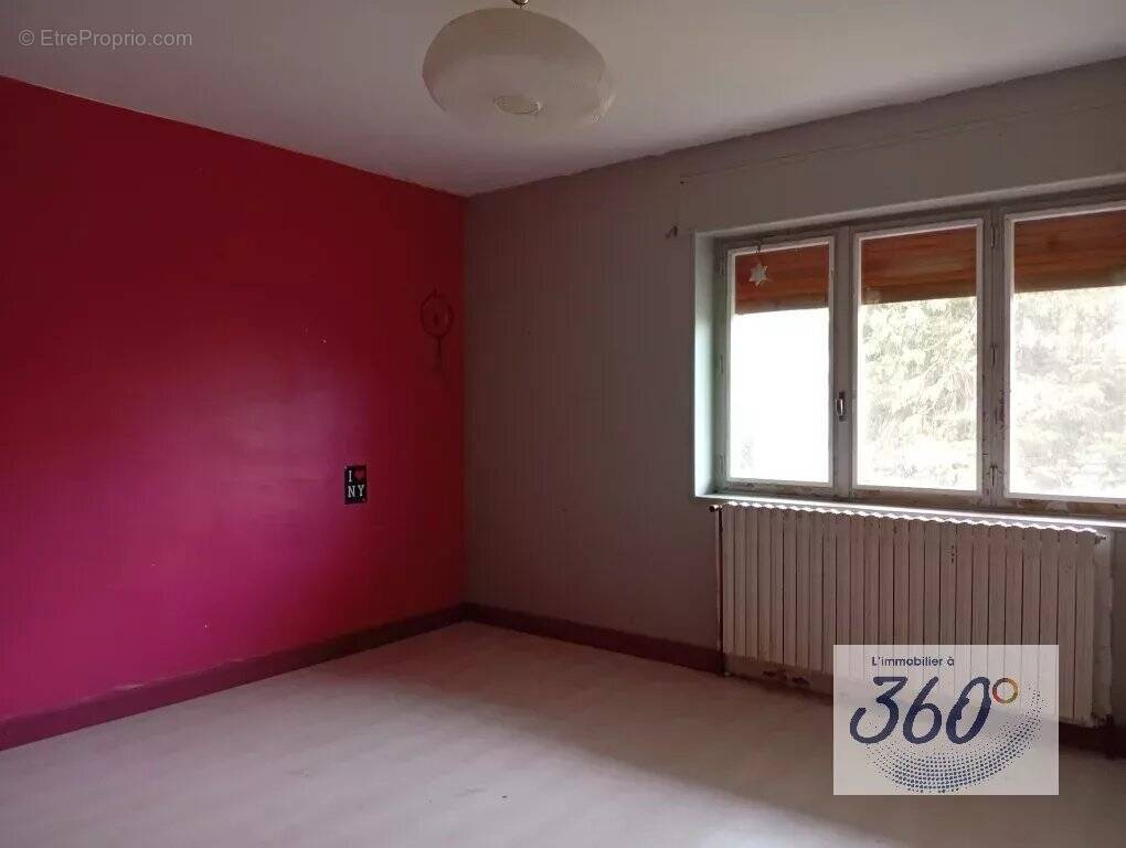 Maison à SAINT-DENIS-LES-BOURG