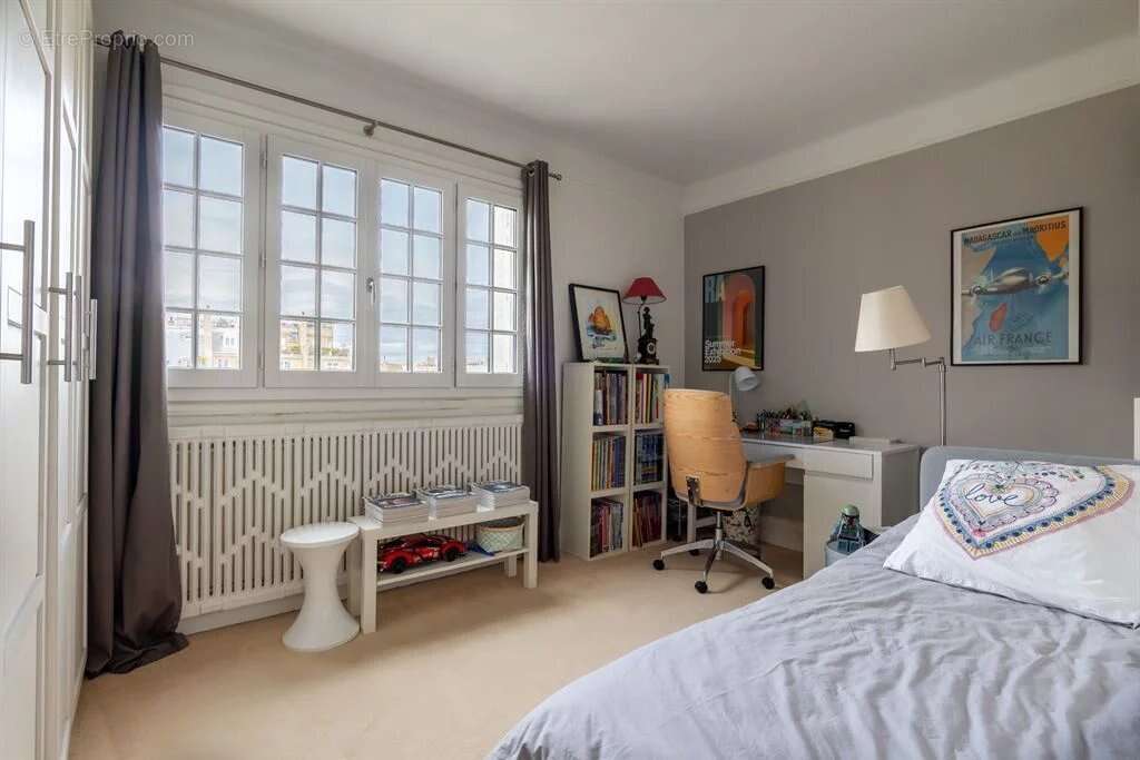 Appartement à PARIS-16E