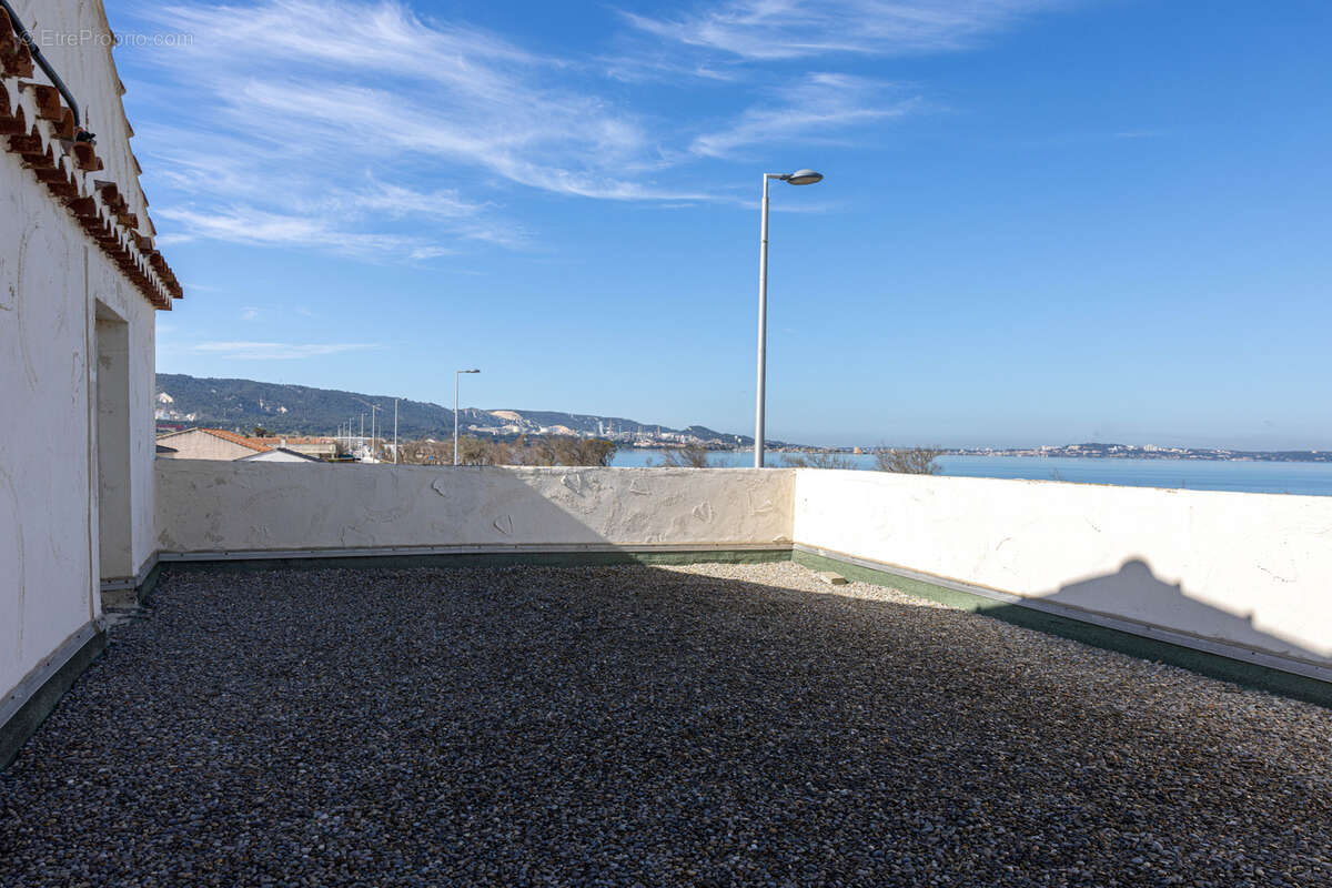 Appartement à CHATEAUNEUF-LES-MARTIGUES