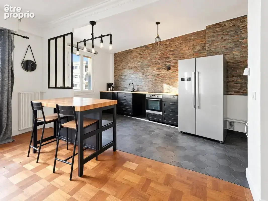 Courbevoie – Bécon-les-Bruyères – 4 pièces de 105 m² avec balcon filant, box et cave - photo 3