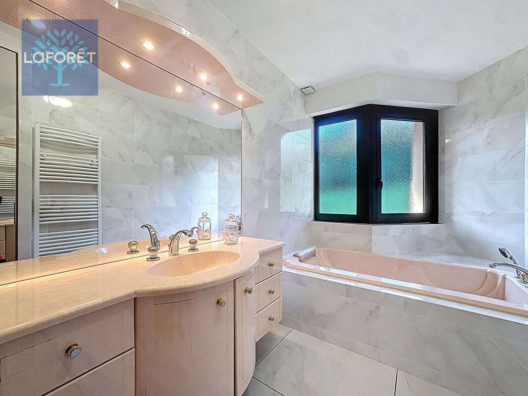 Maison à SAINT-GENIS-LAVAL