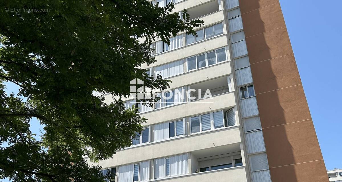 Parking à VILLEURBANNE