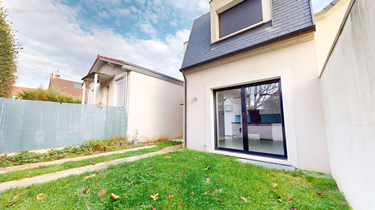 Maison à SARTROUVILLE