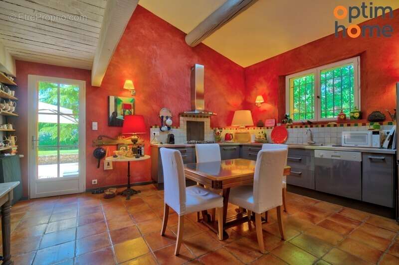 Aix-en-Provence - Superbe Mas Provençal T7 du 18ème Siècle de 275 m² entièrement rénové, sur 6000 m² de terrain, au calme et san - photo 13