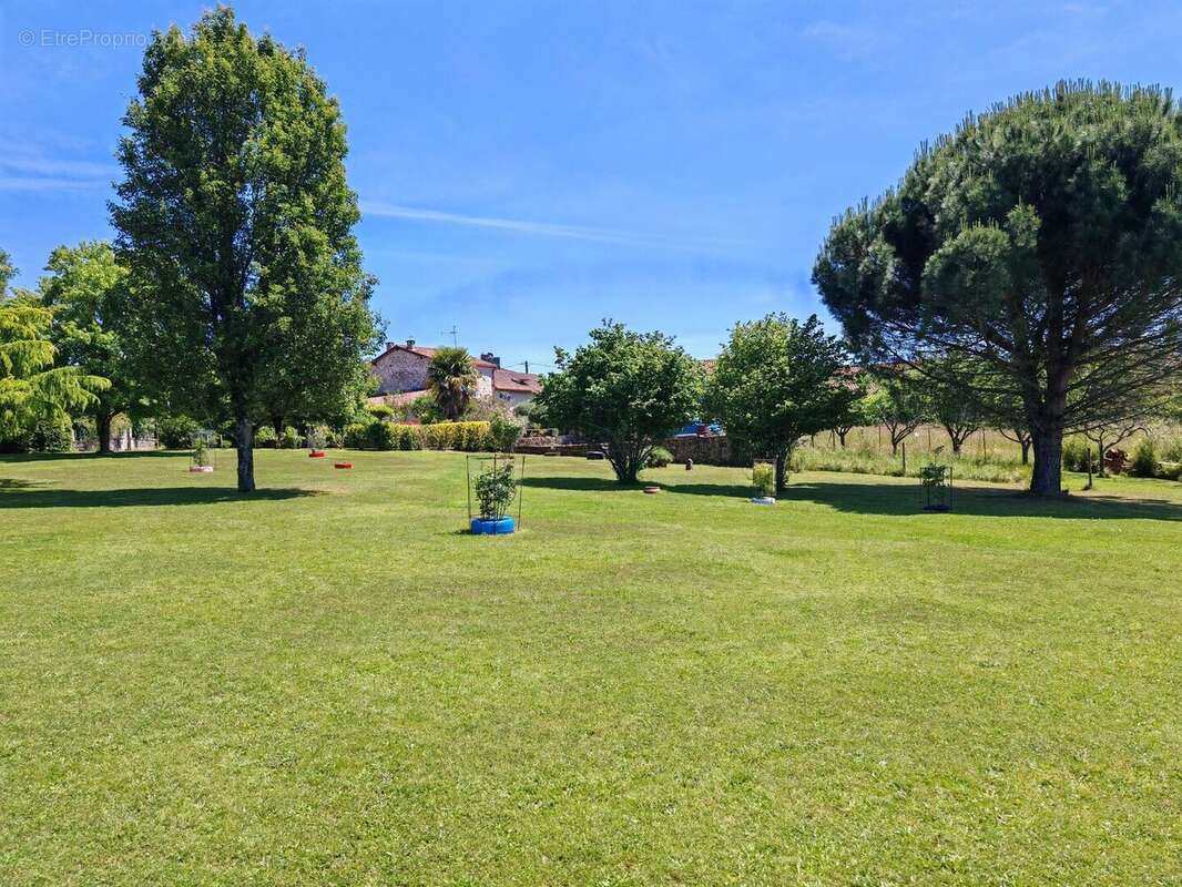 Grands volumes pour cette maison périgourdine sur 1 hectare de terrain - photo 20