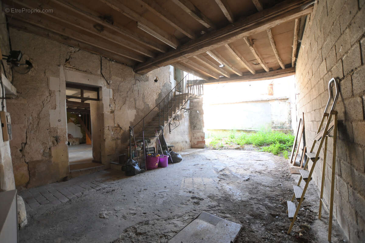 Belle opportunité de rénovation à Gy-l'Évêque - photo 3