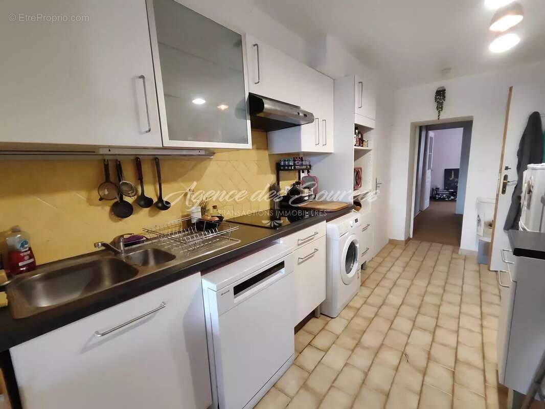 Appartement à VARAGES