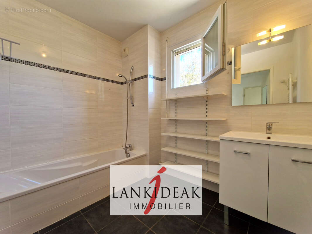 Appartement à USTARITZ