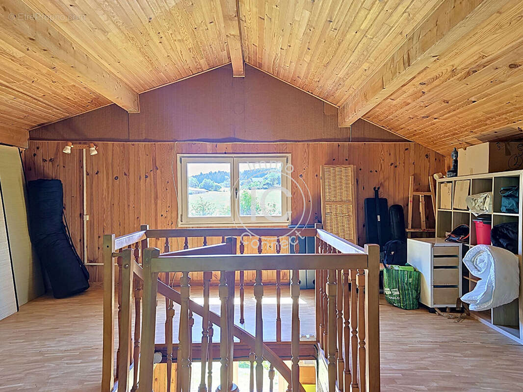 Maison à potentiel avec terrain boisé au calme - photo 10
